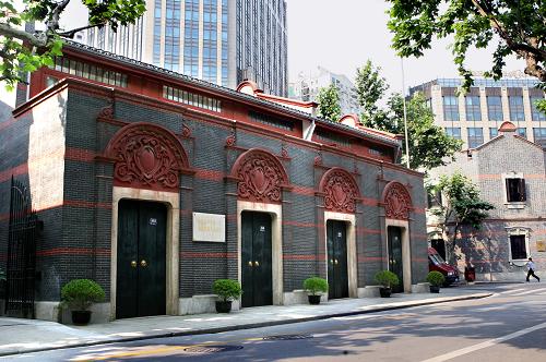 中共一大会址的外观是典型的上海石库门民居。新华社记者 刘颖 摄