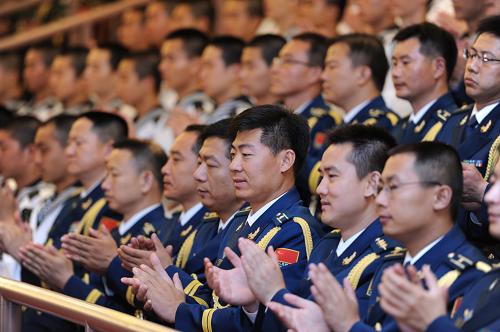 7月1日,庆祝中国共产党成立90周年大会在北京人民大会堂隆重举行。 新华社记者 谢环驰 摄