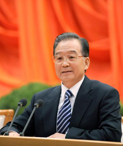 2月4日,中共中央政治局常委、国务院总理温家宝在中央举办的省部级主要领导干部深入贯彻落实科学发展观加快经济发展方式转变专题研讨班发表重要讲话。中共中央政治局常委习近平出席,中共中央政治局常委李克强主持。新华社记者 马占成 摄