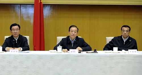 11月14日,国务院召开深入推进行政审批制度改革工作电视电话会议。中共中央政治局常委、国务院总理温家宝出席会议并发表重要讲话;中共中央政治局常委、国务院副总理李克强主持会议;中共中央政治局常委、中央纪委书记贺国强应邀出席会议。