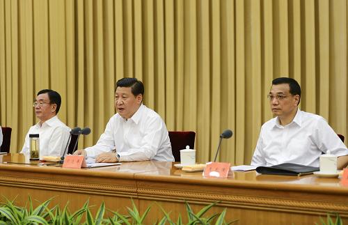 7月24日,中共中央政治局常委、中央书记处书记、国家副主席习近平在北京举行的省部级主要领导干部专题研讨班结业式上作总结讲话。中共中央政治局常委李克强、贺国强出席会议。 新华社记者 李学仁摄
