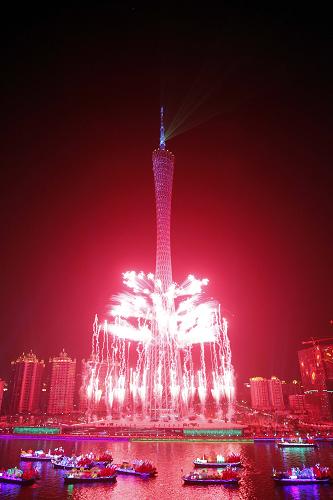 11月12日,第16届亚洲运动会开幕式在广州海心沙岛举行。这是在电视塔上燃放焰火。新华社记者 任正来 摄