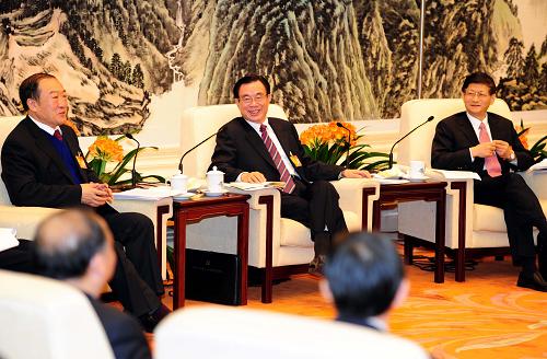 3月7日,中共中央政治局常委、中央纪委书记贺国强参加十一届全国人大三次会议江西代表团审议。 新华社记者 张铎 摄