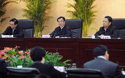 10月23日,中共中央政治局常委、中央纪委书记贺国强在西安出席部分省(区、市)纪委书记座谈会并讲话。 新华社记者 李涛 摄