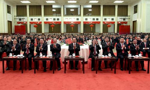 1月21日,中共中央、国务院在北京人民大会堂举行2012年春节团拜会。党和国家领导人胡锦涛、吴邦国、温家宝、贾庆林、李长春、习近平、李克强、贺国强、周永康等同首都各界人士欢聚一堂,共贺新春佳节。新华社发