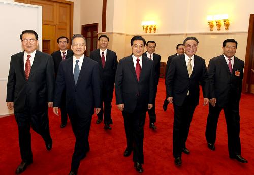3月3日下午,中国人民政治协商会议第十一届全国委员会第三次会议在北京人民大会堂开幕。这是党和国家领导人胡锦涛、吴邦国、温家宝、贾庆林、李长春、习近平、李克强、贺国强、周永康等步入会场。新华社记者 兰红光 摄