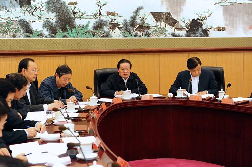 1月26日,中共中央政治局常委、中央政法委书记周永康在北京主持召开中央新疆工作座谈会筹备工作领导小组全体会议并讲话。新华社记者 李涛 摄